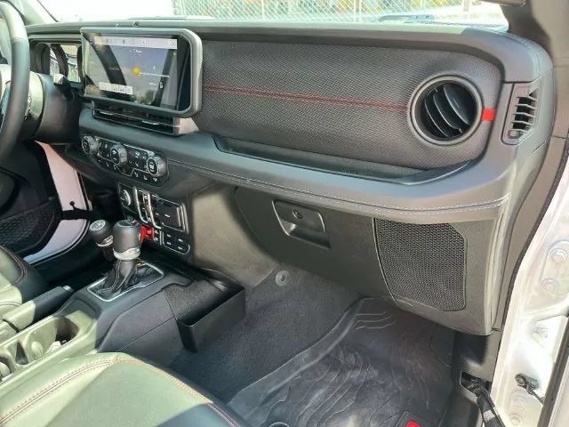 Used 2025 Jeep Gladiator Rubicon w/ Safety Group AWD/4WD image 24