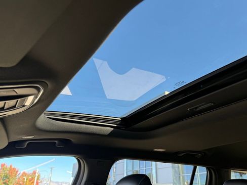 New 2025 Jeep Grand Cherokee L Laredo image 24