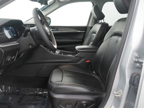 Used 2023 Jeep Grand Cherokee L Limited w/ Luxury Tech Group II image 27