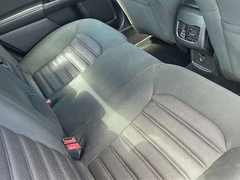 Used 2017 Ford Fusion SE w/ Fusion SE Technology Package image 9