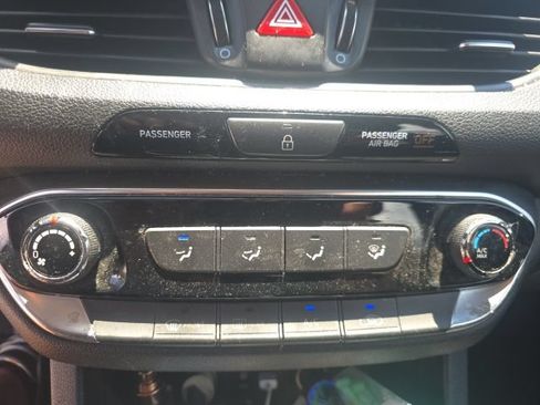 Used 2020 Hyundai Elantra GT FWD image 18