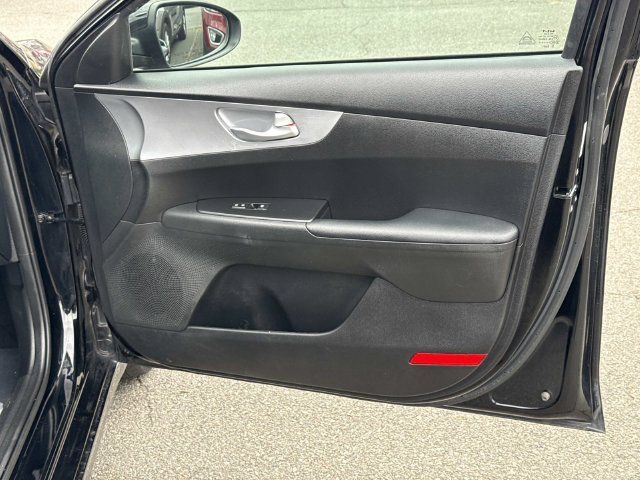 Used 2023 Kia Forte LXS w/ LXS Technology Package FWD image 8