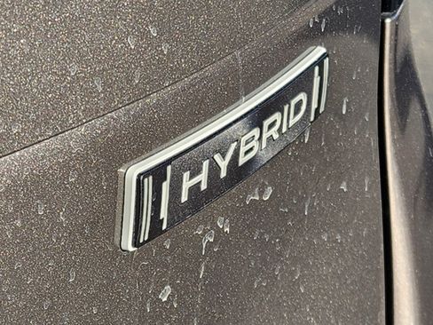 Used 2025 Subaru Forester Premium image 17