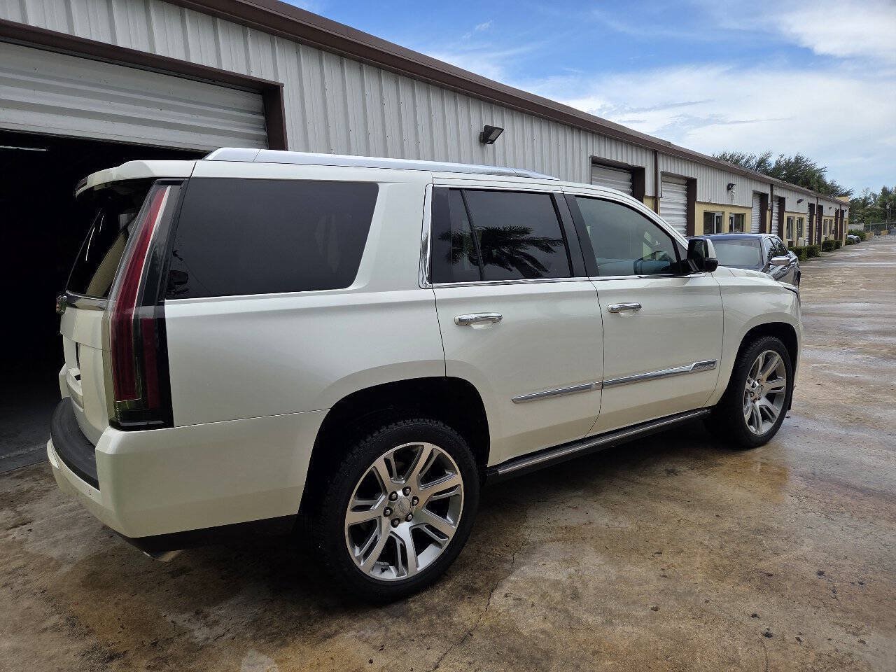Used 2015 Cadillac Escalade Premium RWD image 7