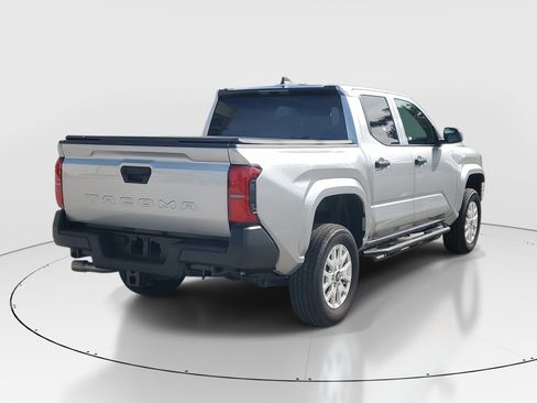 Used 2025 Toyota Tacoma SR image 3