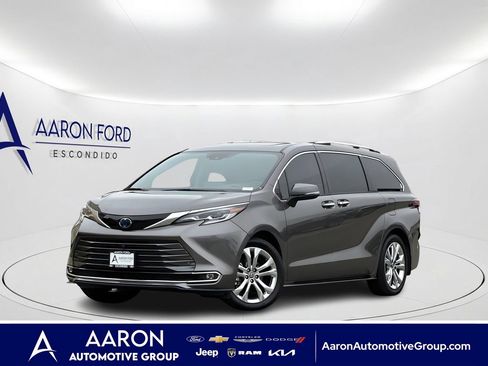 Used 2023 Toyota Sienna Platinum FWD image 1
