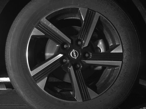 Used 2025 Nissan Sentra SV image 14