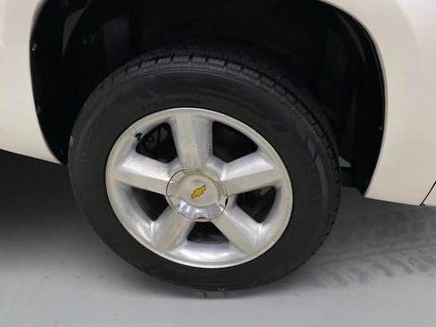 Used 2013 Chevrolet Avalanche LTZ AWD/4WD image 18