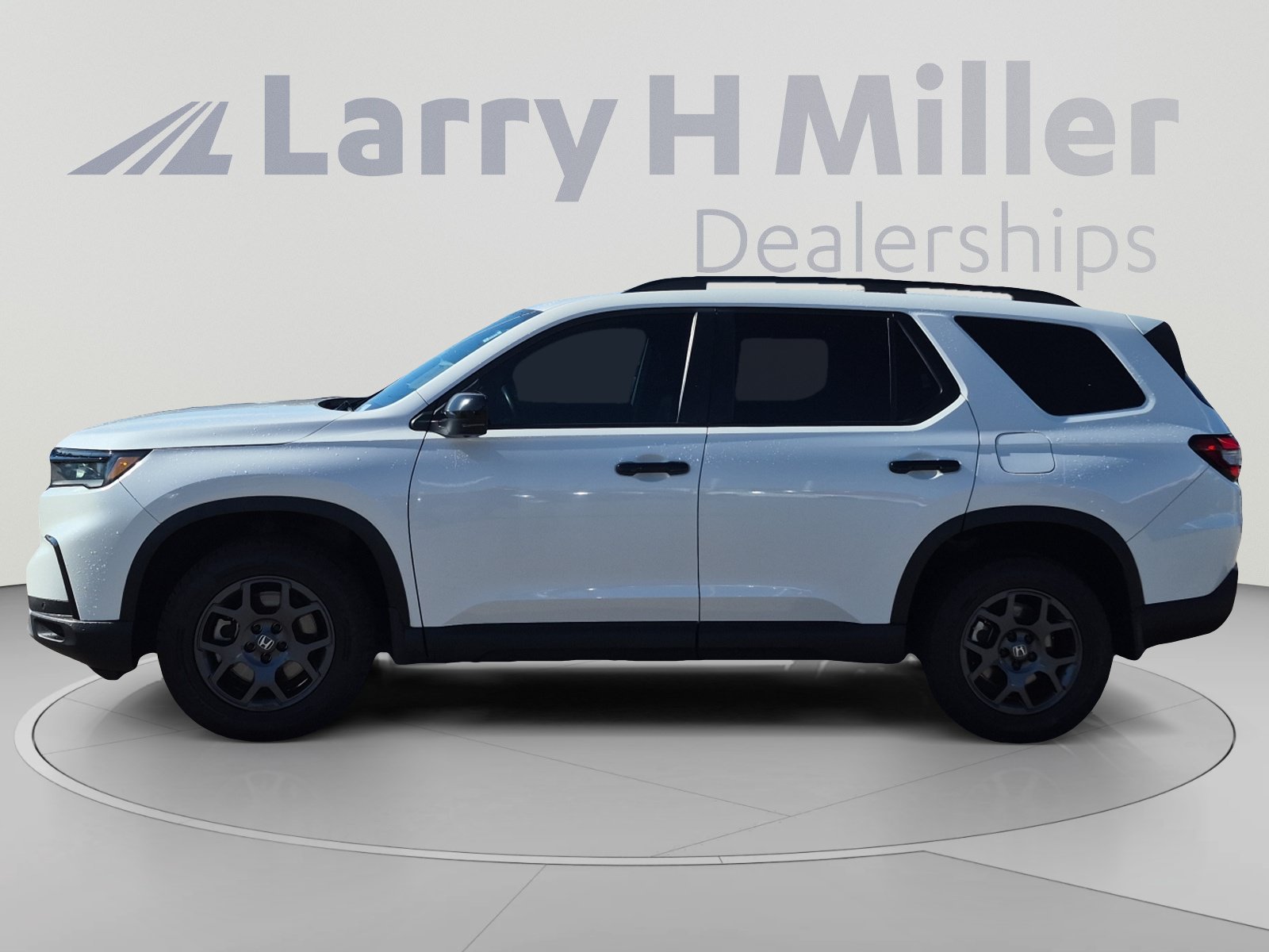Used 2024 Honda Pilot TrailSport image 2