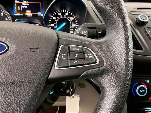 Used 2018 Ford Escape SE w/ Ford Safe & Smart Package FWD image 12