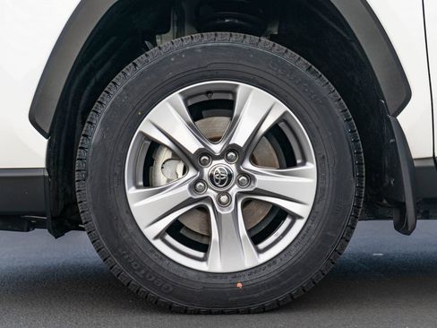 Certified 2025 Toyota RAV4 LE AWD/4WD image 5
