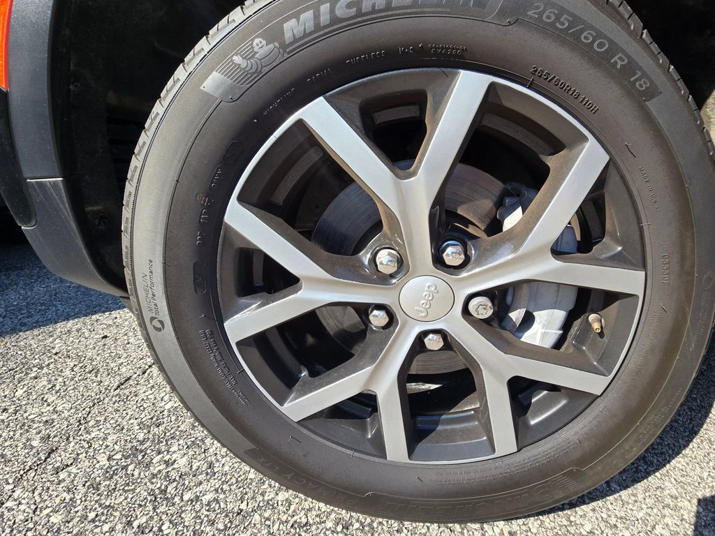 Used 2023 Jeep Grand Cherokee Limited w/ Trailer Tow Prep Group (B) AWD/4WD image 15