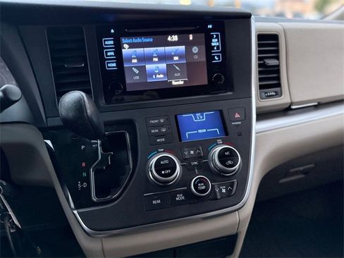 Used 2015 Toyota Sienna LE image 14
