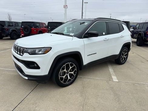 Certified 2025 Jeep Compass Limited AWD/4WD image 3