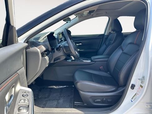 Used 2024 Nissan Sentra SR w/ SR Premium Package FWD image 6