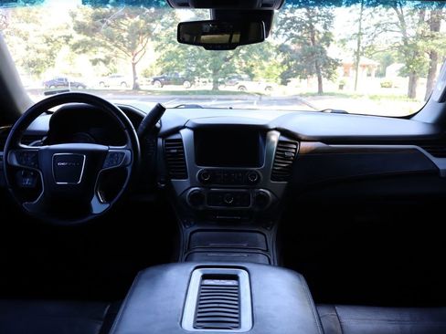 Used 2018 GMC Yukon Denali image 16