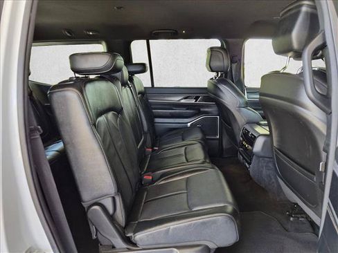 Used 2023 Jeep Wagoneer Series III w/ Preferred Equipment Group RWD image 18