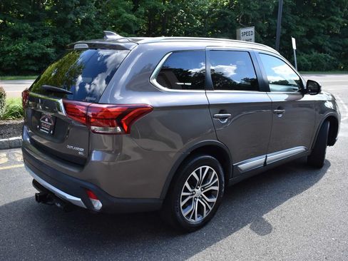 Used 2017 Mitsubishi Outlander SE AWD/4WD image 4
