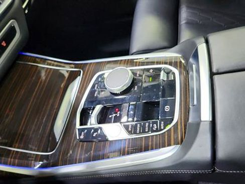 Used 2026 BMW X7 xDrive40i AWD/4WD image 16