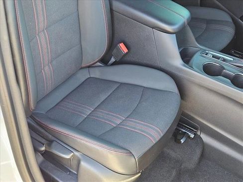 Used 2022 Chevrolet Equinox RS w/ Infotainment Package image 21