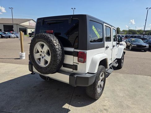 Used 2017 Jeep Wrangler Unlimited Sahara w/ Dual Top Group AWD/4WD image 5