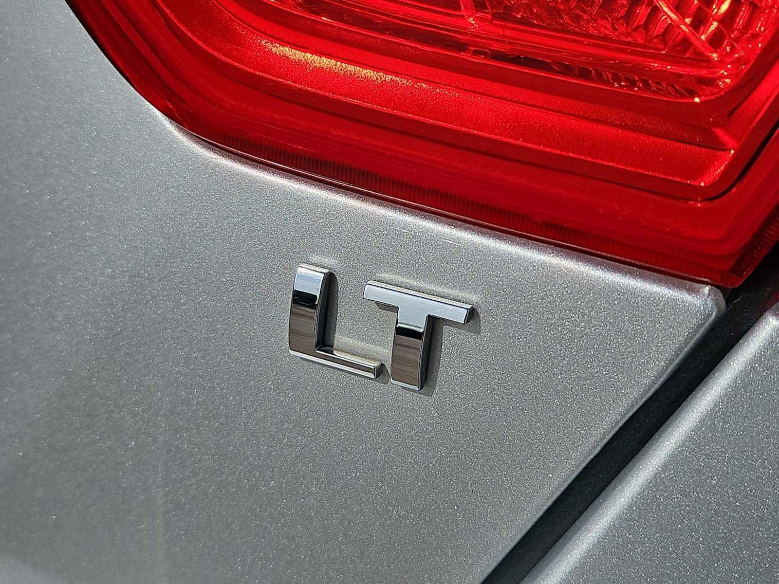 Used 2018 Chevrolet Impala LT FWD image 11