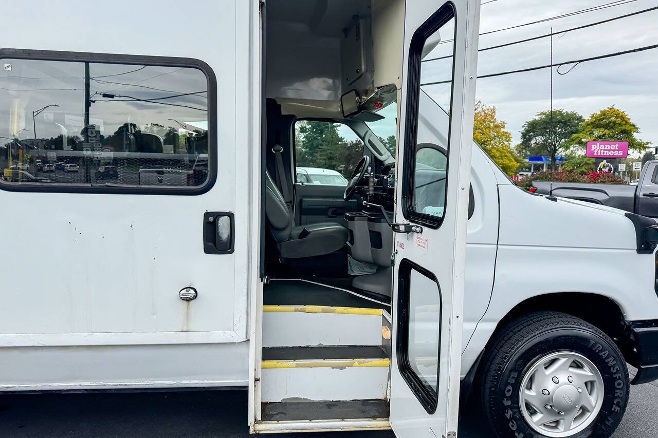 Used 2014 Ford E-350 and Econoline 350 Extended Super Duty w/ Power Group RWD image 32