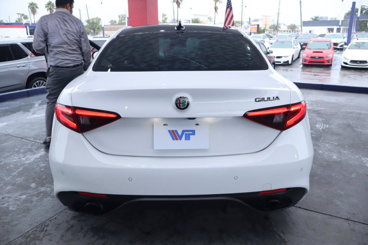 Used 2019 Alfa Romeo Giulia w/ Quick Order Package 22K Sport RWD image 8