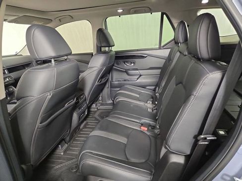 Used 2025 Honda Pilot Touring image 15