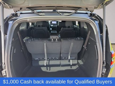 New 2027 Chrysler Pacifica Select FWD image 17