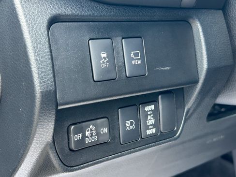 Used 2021 Toyota Tacoma Limited AWD/4WD image 17