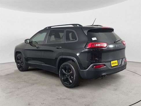 Used 2017 Jeep Cherokee Altitude image 3