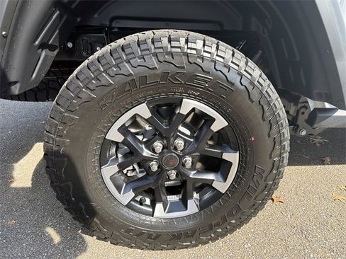 New 2026 Jeep Gladiator Rubicon w/ Steel Bumper Group image 17