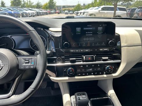 Used 2023 Nissan Pathfinder SL AWD/4WD image 25