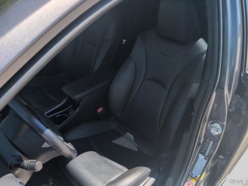 Used 2017 Toyota Prius Three Touring FWD image 11