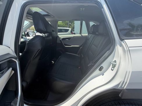 Used 2020 Toyota RAV4 XLE w/ Convenience Package FWD image 11