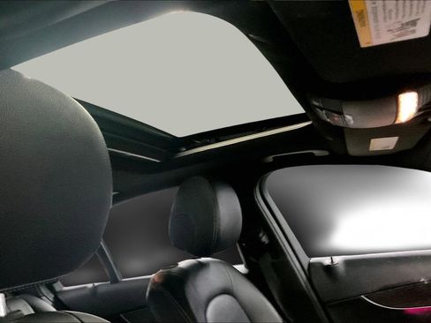 Used 2021 Mercedes-Benz C 300 4MATIC Sedan image 20