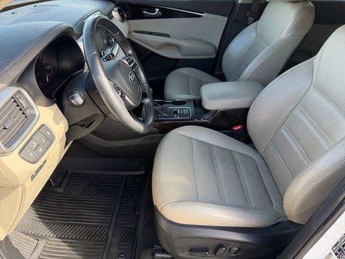 Used 2019 Kia Sorento EX w/ EX Touring Package image 10