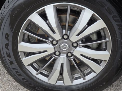 Used 2020 Nissan Pathfinder SL image 9