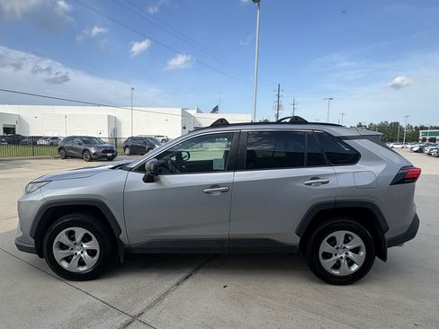 Used 2019 Toyota RAV4 LE w/ Carpet Mat Package FWD image 5