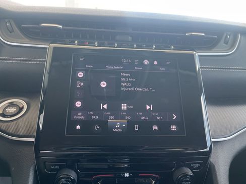 Used 2023 Jeep Grand Cherokee Laredo image 18