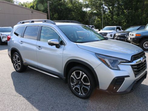 Used 2023 Subaru Ascent Limited w/ Technology Package AWD/4WD image 10