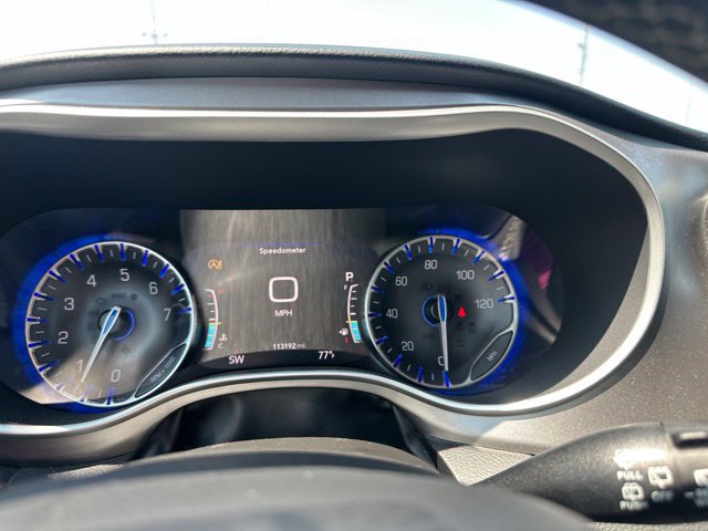 Used 2022 Chrysler Pacifica Touring-L FWD image 41