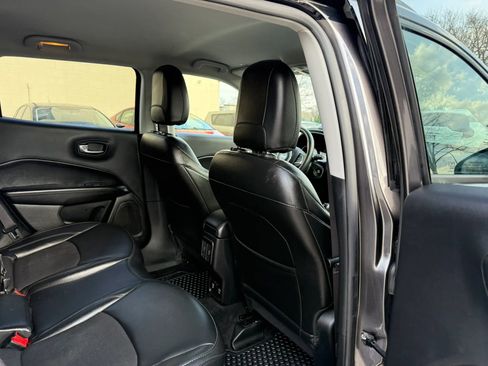 Used 2019 Jeep Compass Latitude FWD image 16