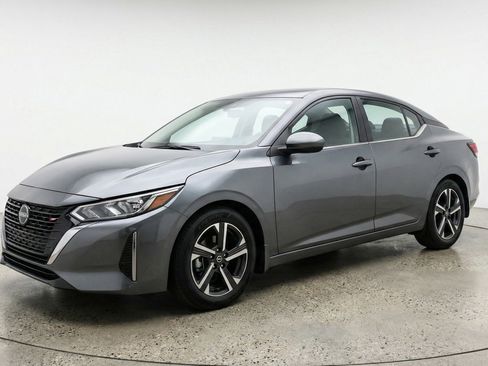 Used 2025 Nissan Sentra SV image 3