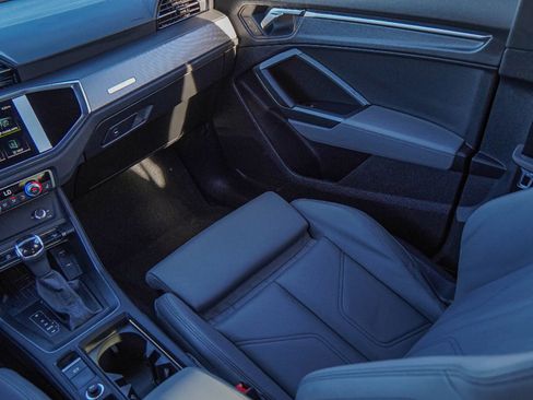 Certified 2025 Audi Q3 2.0T Premium w/ Convenience Package image 27