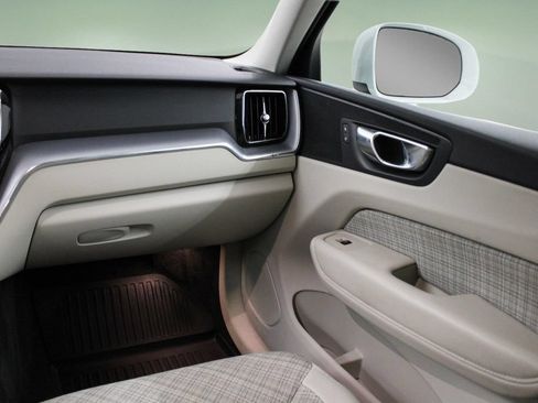 Used 2022 Volvo XC60 B5 Momentum w/ Advanced Package FWD image 20