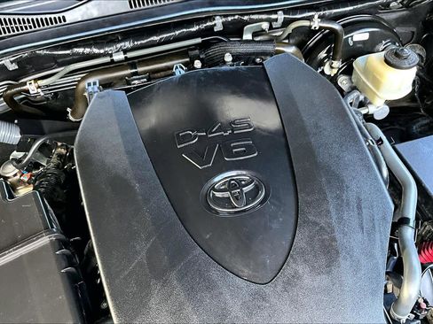 Used 2017 Toyota Tacoma SR5 w/ Tow Package image 32