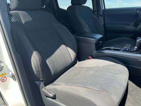 Used 2018 Toyota Tacoma TRD Off-Road AWD/4WD image 26