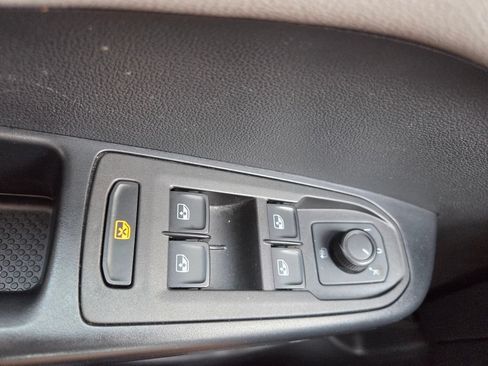 Used 2024 Volkswagen Taos SE FWD image 18